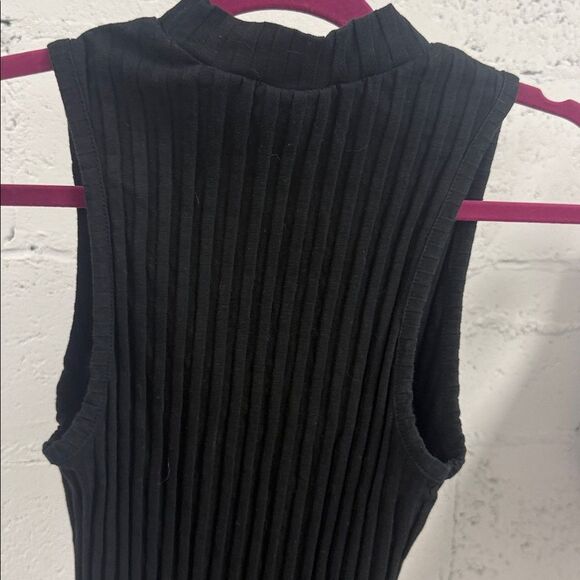 Black Sleeveless Ribbed Top - High Neck - Size Small - Tank Top - LIKE NEW - Picture 3 of 3